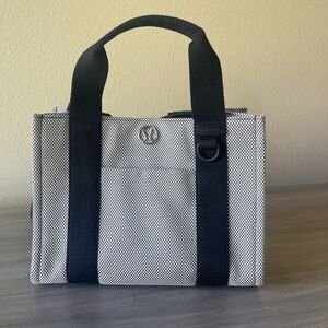 Lululemon two tone canvas tote 4.5L